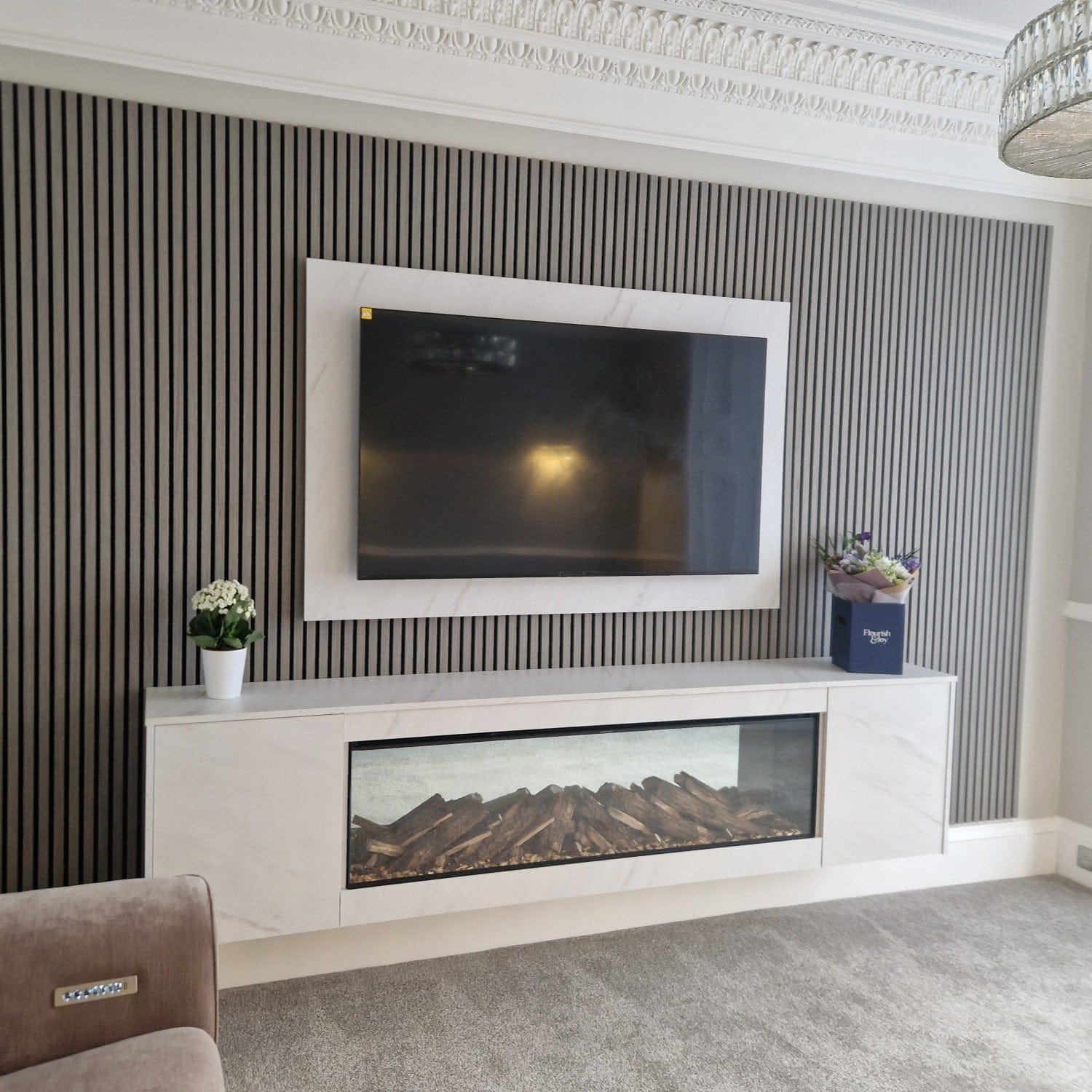 TV Backboard in White Levanto Marble